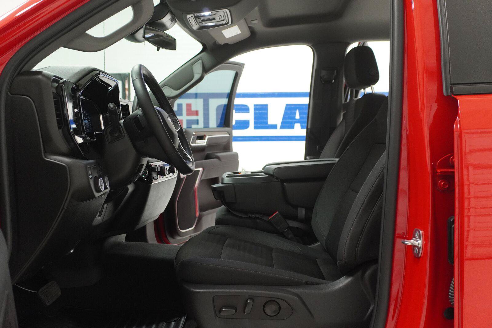 Used 2025 Chevrolet Silverado 1500 LT w/ Texas Edition Plus RWD image 5