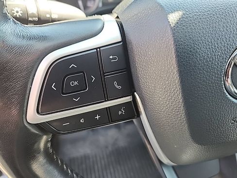 Used 2022 Toyota Highlander XLE AWD/4WD image 10