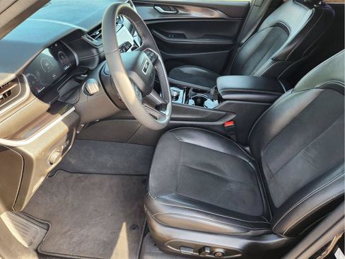 Used 2023 Jeep Grand Cherokee Altitude AWD/4WD image 14