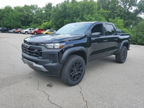 New 2026 Chevrolet Colorado Trail Boss w/ Midnight Edition AWD/4WD image 2