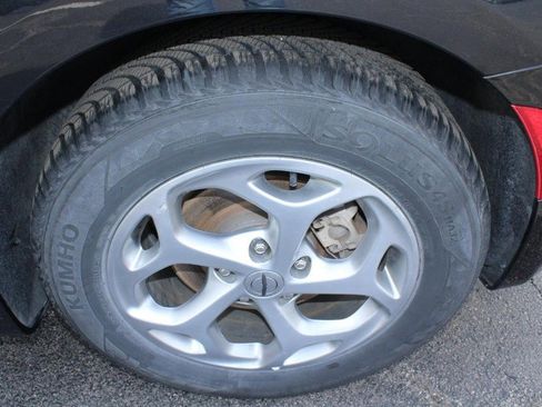 Used 2023 Chrysler Pacifica Limited FWD image 8