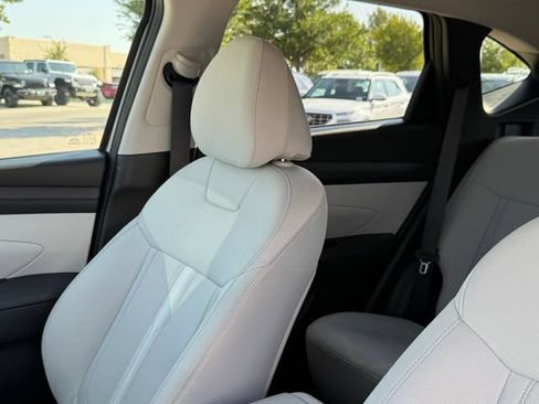 Used 2025 Hyundai Tucson SEL FWD image 16