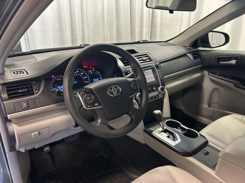 Used 2012 Toyota Camry LE image 2