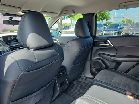Used 2024 Mitsubishi Outlander SE FWD image 15