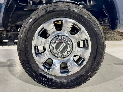 Used 2023 Ford F250 Lariat w/ Chrome Package image 32
