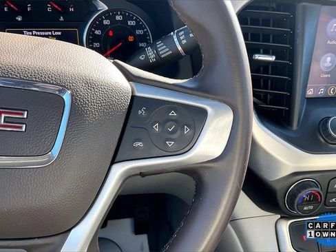 Used 2023 GMC Acadia SLT image 13