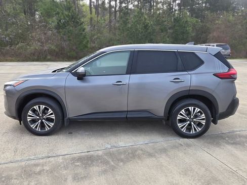 Used 2023 Nissan Rogue SV image 2