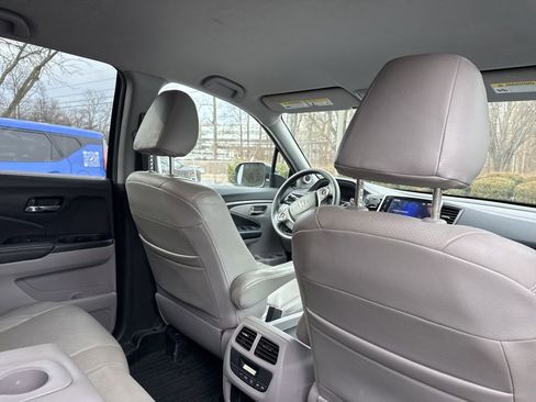 Used 2017 Honda Pilot EX image 9