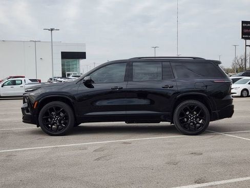 Used 2025 Chevrolet Traverse RS image 4