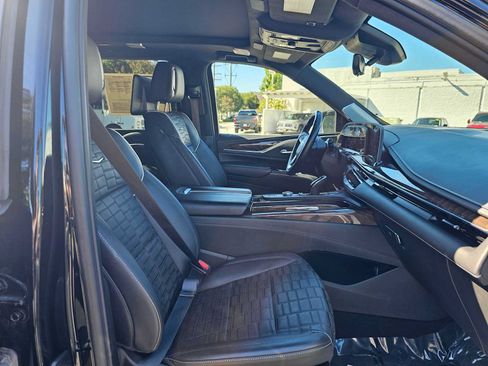 Certified 2024 Cadillac Escalade ESV Premium Luxury Platinum AWD/4WD image 10