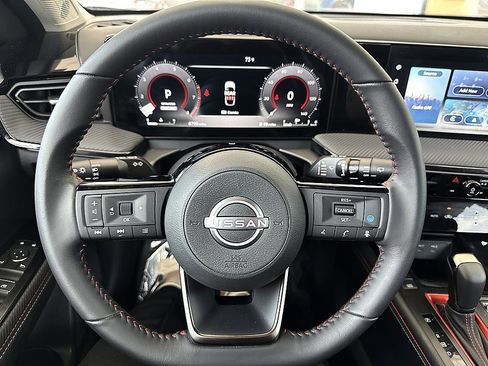 Certified 2025 Nissan Kicks SR FWD image 17