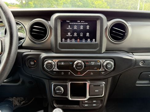 Used 2022 Jeep Wrangler Unlimited Sport AWD/4WD image 19