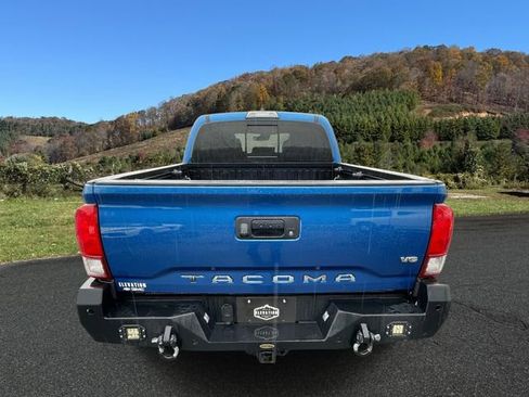 Used 2018 Toyota Tacoma TRD Off-Road image 6