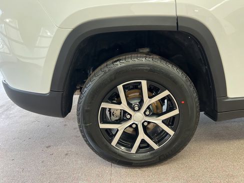 New 2025 Jeep Grand Cherokee Limited image 26