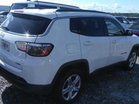 Used 2024 Jeep Compass Latitude AWD/4WD image 14