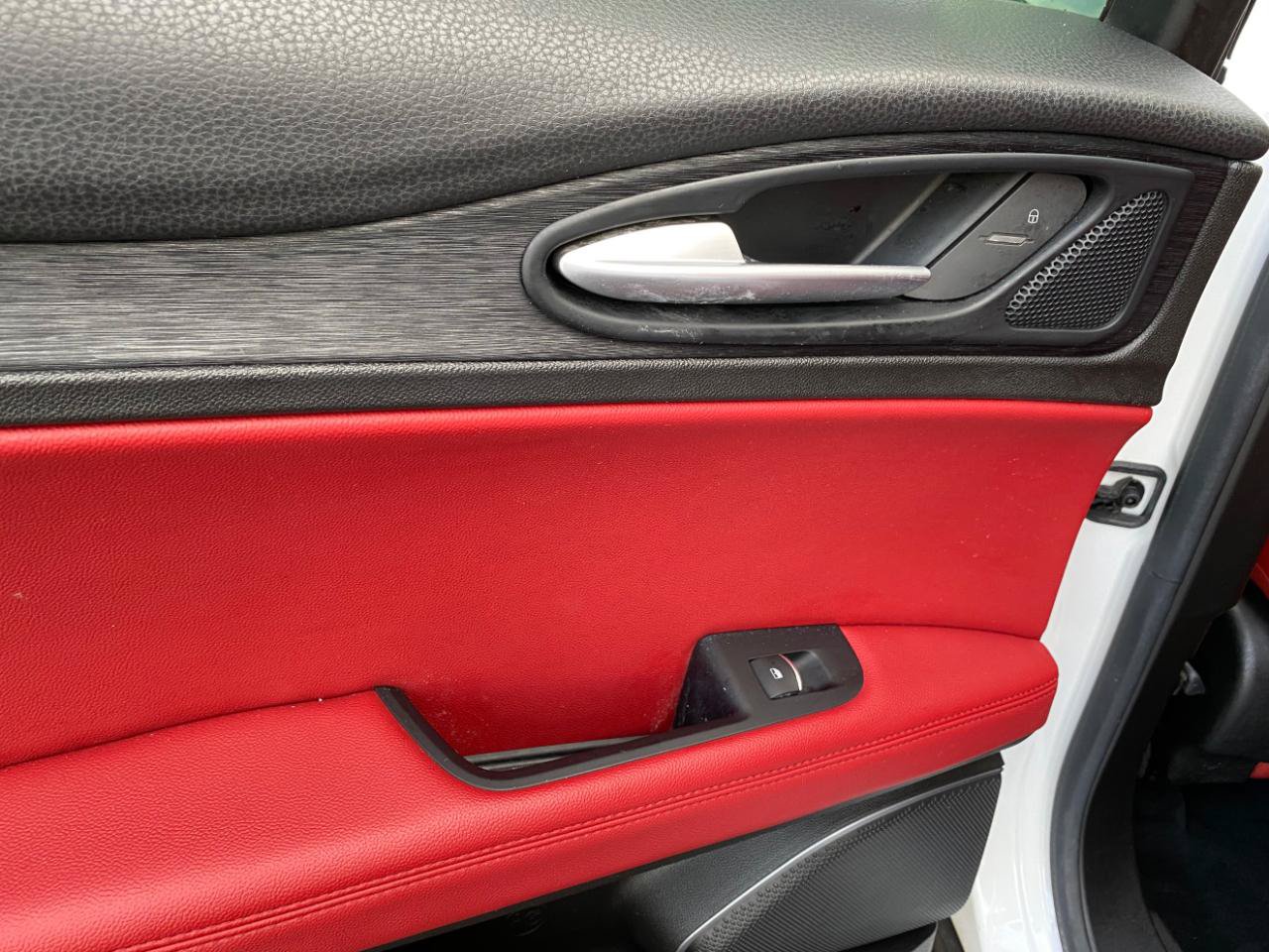 Used 2019 Alfa Romeo Stelvio w/ Nero Edizione RWD image 40