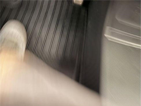 Used 2022 Rivian R1T Adventure image 22