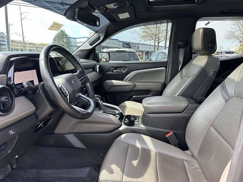Used 2024 Chevrolet Colorado ZR2 w/ ZR2 Convenience Package III AWD/4WD image 32