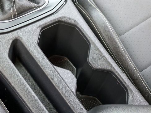 Used 2025 Volkswagen Jetta SE image 19