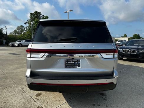 Used 2022 Lincoln Navigator L Reserve RWD image 4