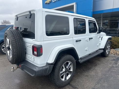Used 2018 Jeep Wrangler Unlimited Sahara image 3