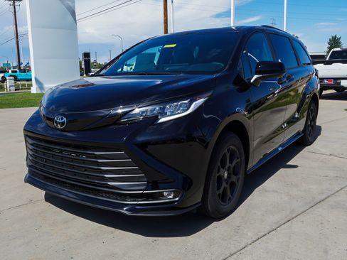 New 2026 Toyota Sienna XLE Woodland Edition AWD/4WD image 4
