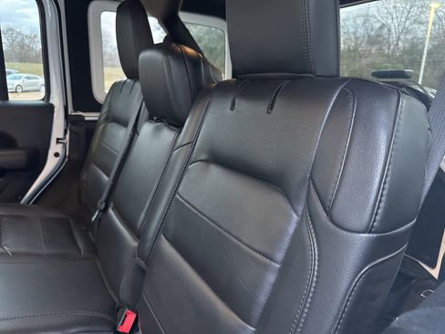 Used 2023 Jeep Wrangler Unlimited Sahara image 22