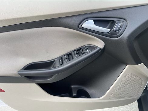 Used 2017 Ford Focus SE image 22