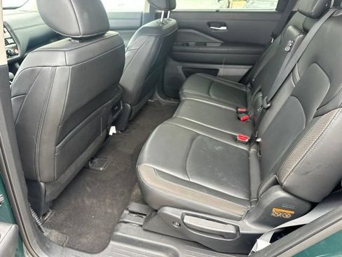 Used 2025 Nissan Pathfinder SL AWD/4WD image 11