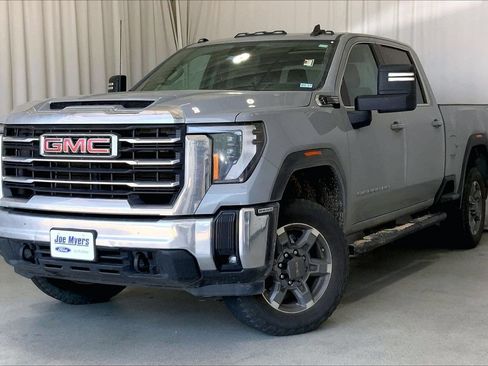 Used 2025 GMC Sierra 2500 SLE w/ SLE Convenience Package AWD/4WD image 2