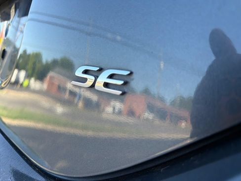 Used 2019 Toyota Corolla SE FWD image 16