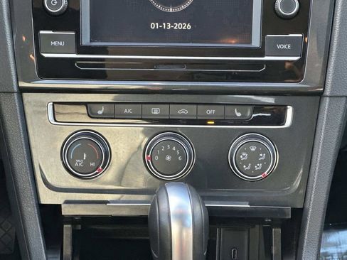 Used 2021 Volkswagen Golf 4-Door image 12