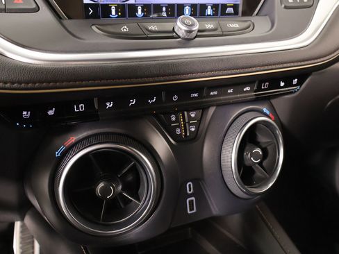Used 2020 Chevrolet Blazer Premier w/ Driver Confidence II Package FWD image 7