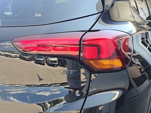 Used 2021 Buick Encore GX Preferred w/ Sport Touring Package FWD image 8
