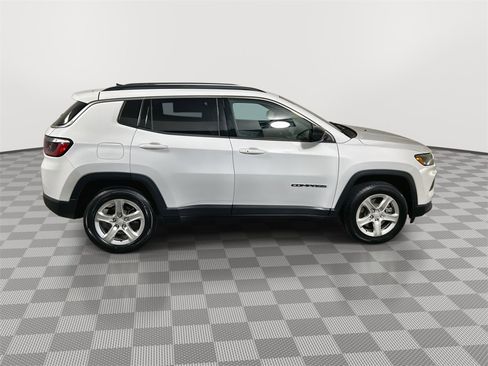 Used 2024 Jeep Compass Latitude image 9