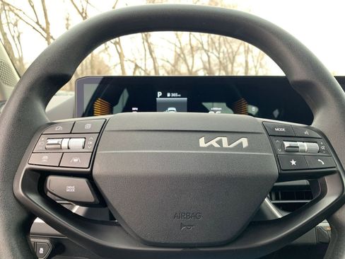 Used 2025 Kia K4 LXS image 27