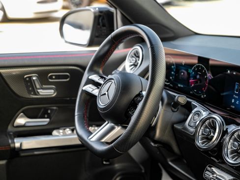 Used 2024 Mercedes-Benz GLB 250 image 12