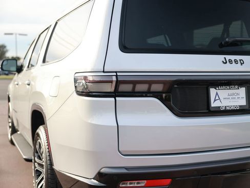 New 2026 Jeep Grand Wagoneer L 2WD w/ 8-Passenger Seating Package image 9