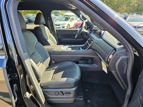 New 2025 Nissan Armada SL image 29