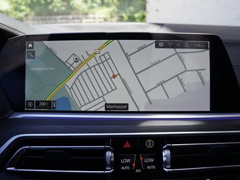 Used 2022 BMW X7 M50i AWD/4WD image 22