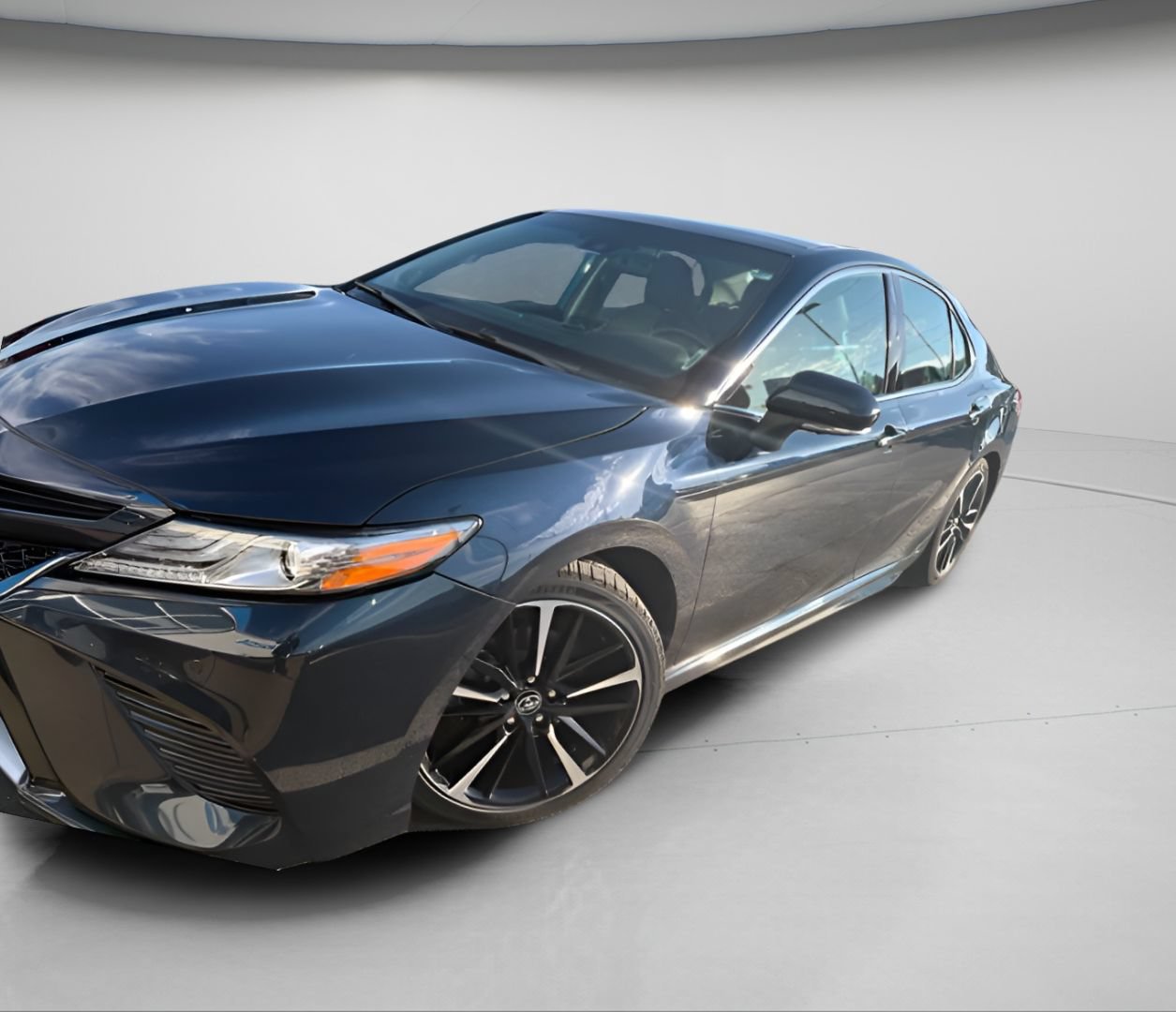 Used 2018 Toyota Camry XSE w/ Audio Package FWD image 2
