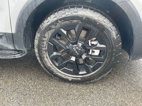 Used 2025 Kia Telluride AWD image 30