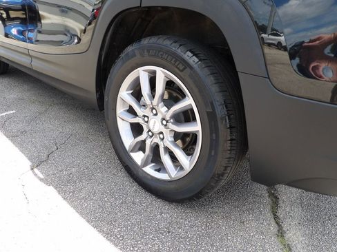 Used 2022 GMC Terrain SLT w/ Infotainment Package II AWD/4WD image 14