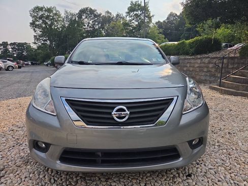 Used 2013 Nissan Versa FWD image 2