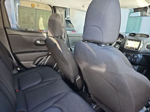 Used 2023 Jeep Renegade Latitude image 15