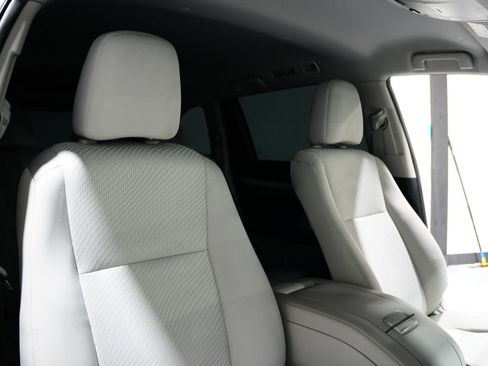 Used 2019 Toyota Highlander LE image 14
