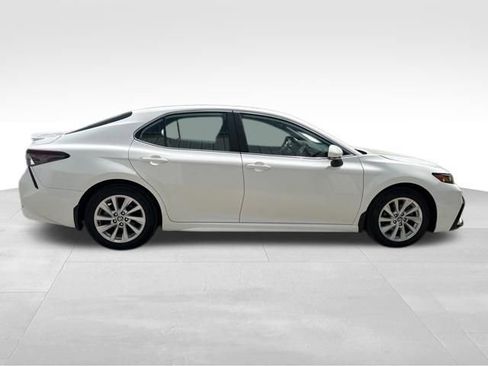 Used 2023 Toyota Camry SE FWD image 8