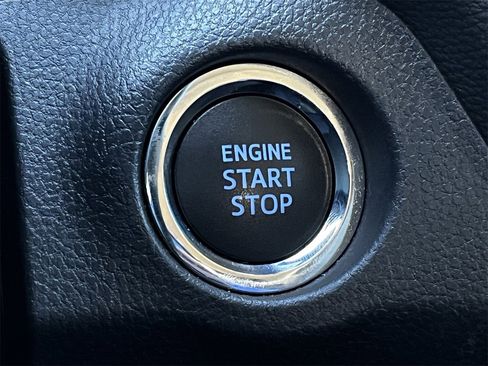 Used 2021 Toyota RAV4 XLE Premium image 19