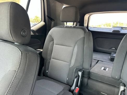Used 2023 Chevrolet Traverse LT FWD image 13
