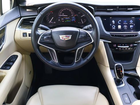 Used 2017 Cadillac XT5 Luxury FWD image 14